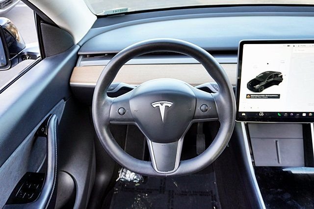 Used 2020  Tesla Long Range image 21