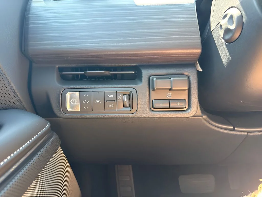 Used 2025 Blue GMC Denali image 21