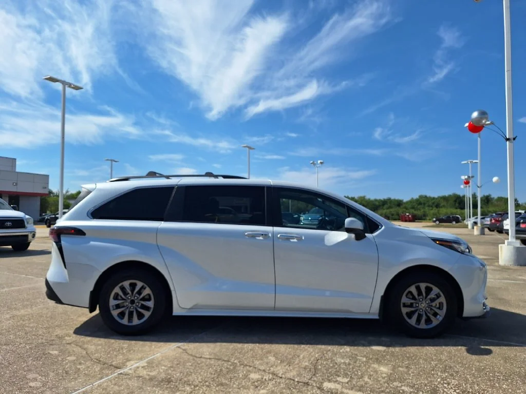 Used 2023 Beige Toyota XLE image 4