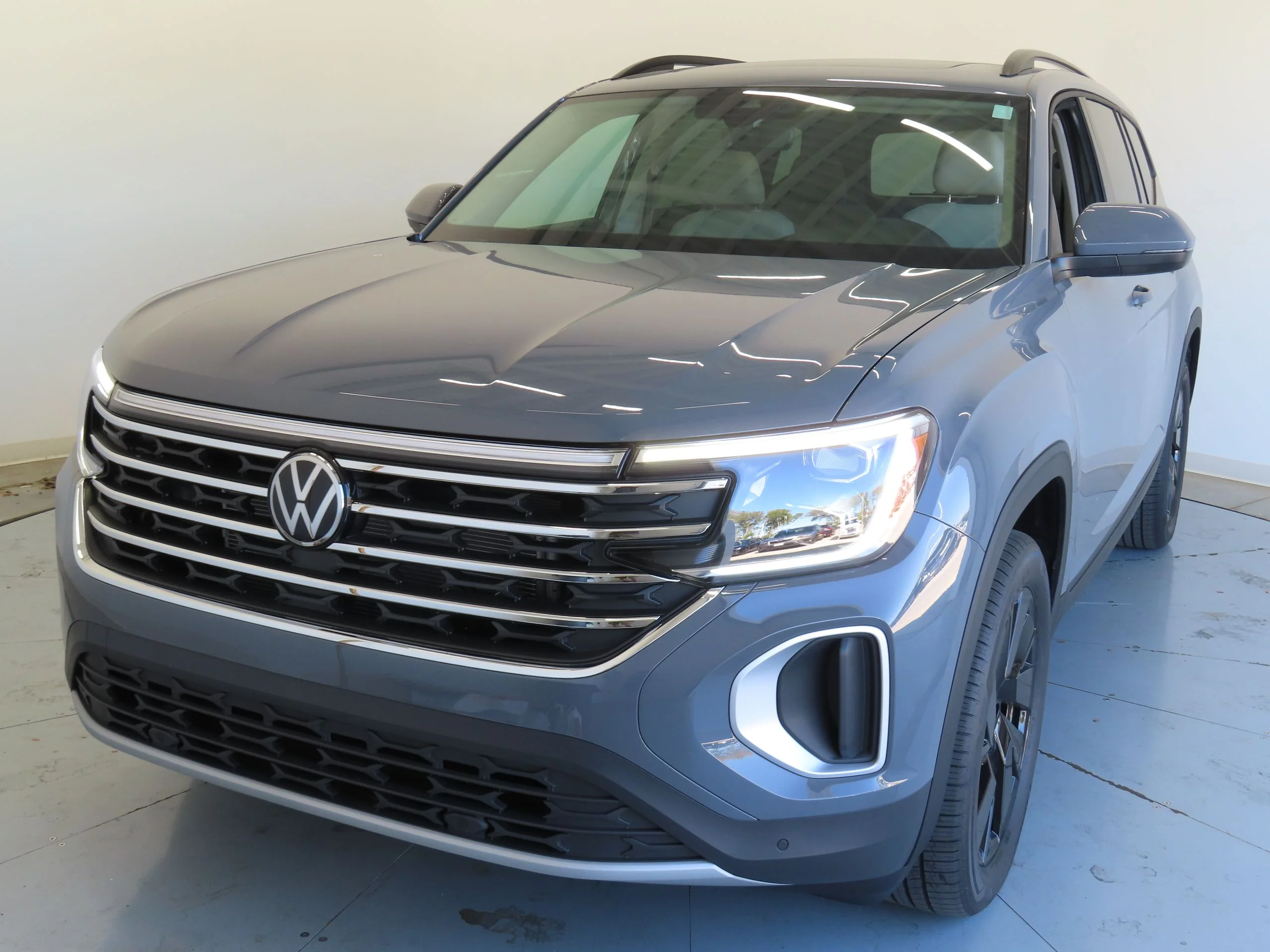 New 2026 Gray Volkswagen 2.0T SE w/Technology image 8