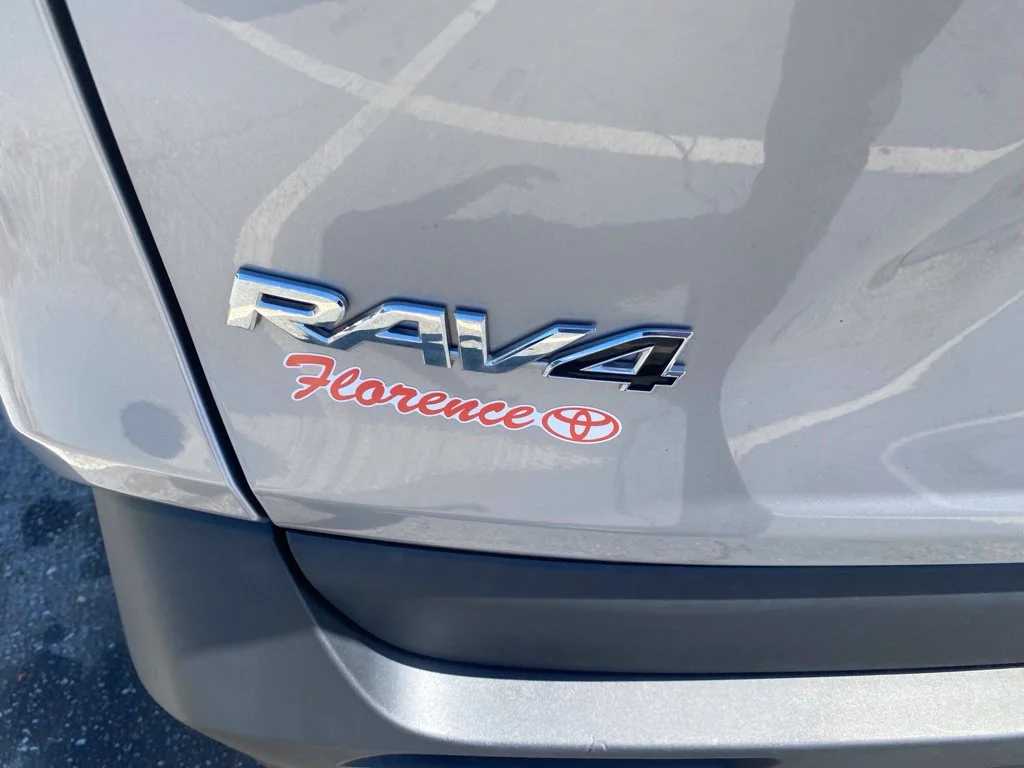 Used 2022 Silver Toyota XLE image 13