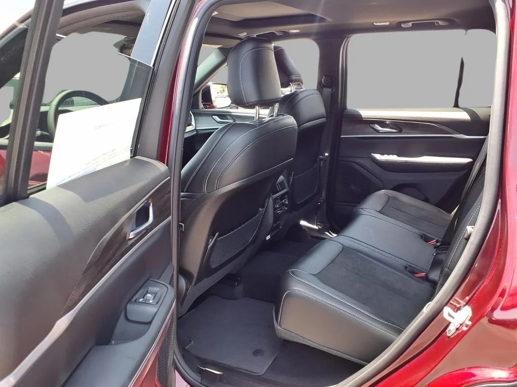 New 2026 Velvet Red Pearl-Coat Exterior Paint Jeep Altitude image 22