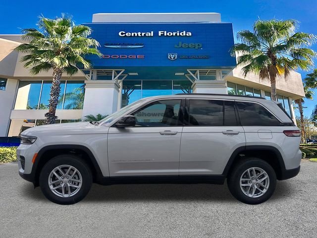 New 2026 Silver Zynith Exterior Paint Jeep Laredo X image 8