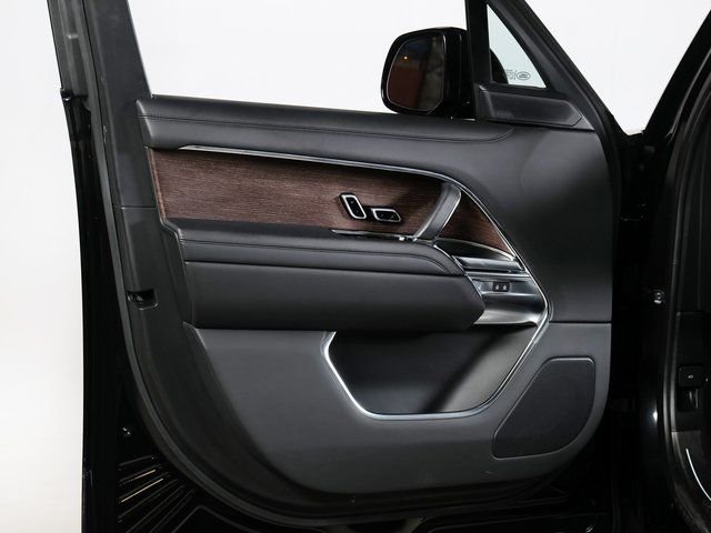 Used 2023 Santorini Black Metallic Land Rover SE image 25