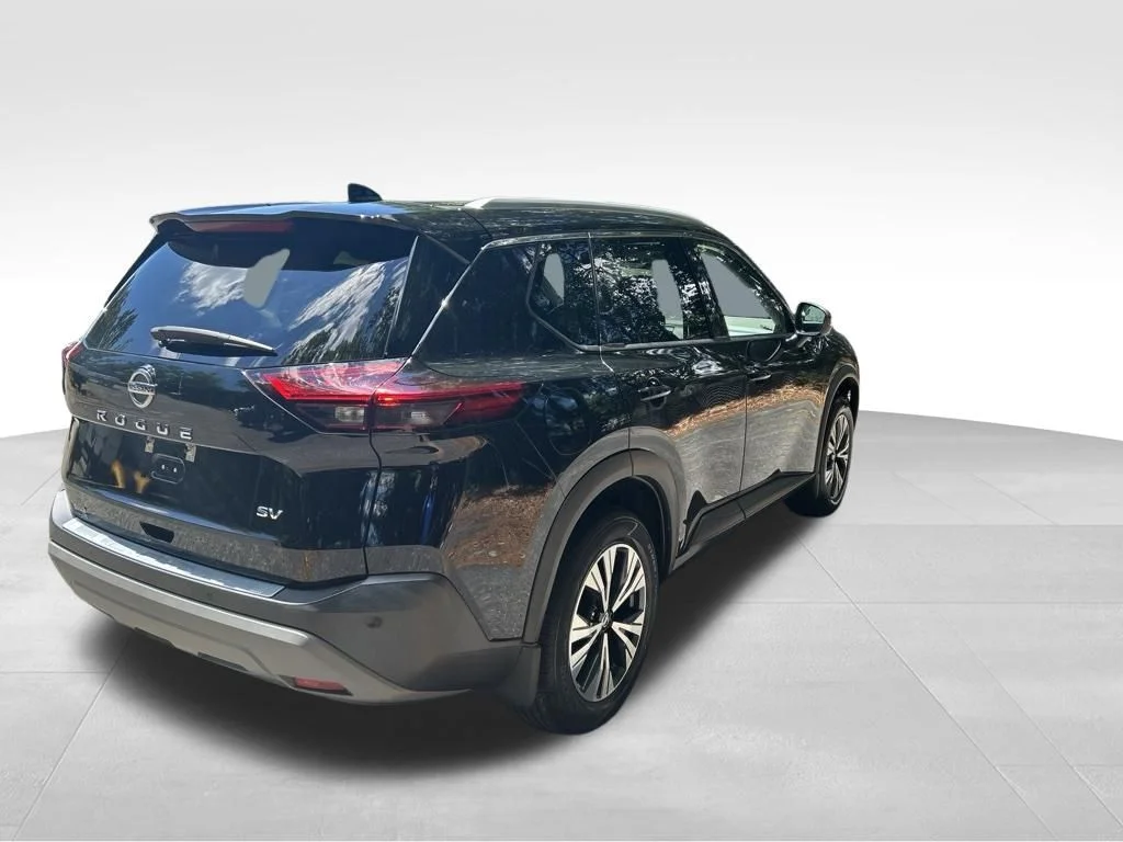 Used 2021 Black Nissan SV image 5