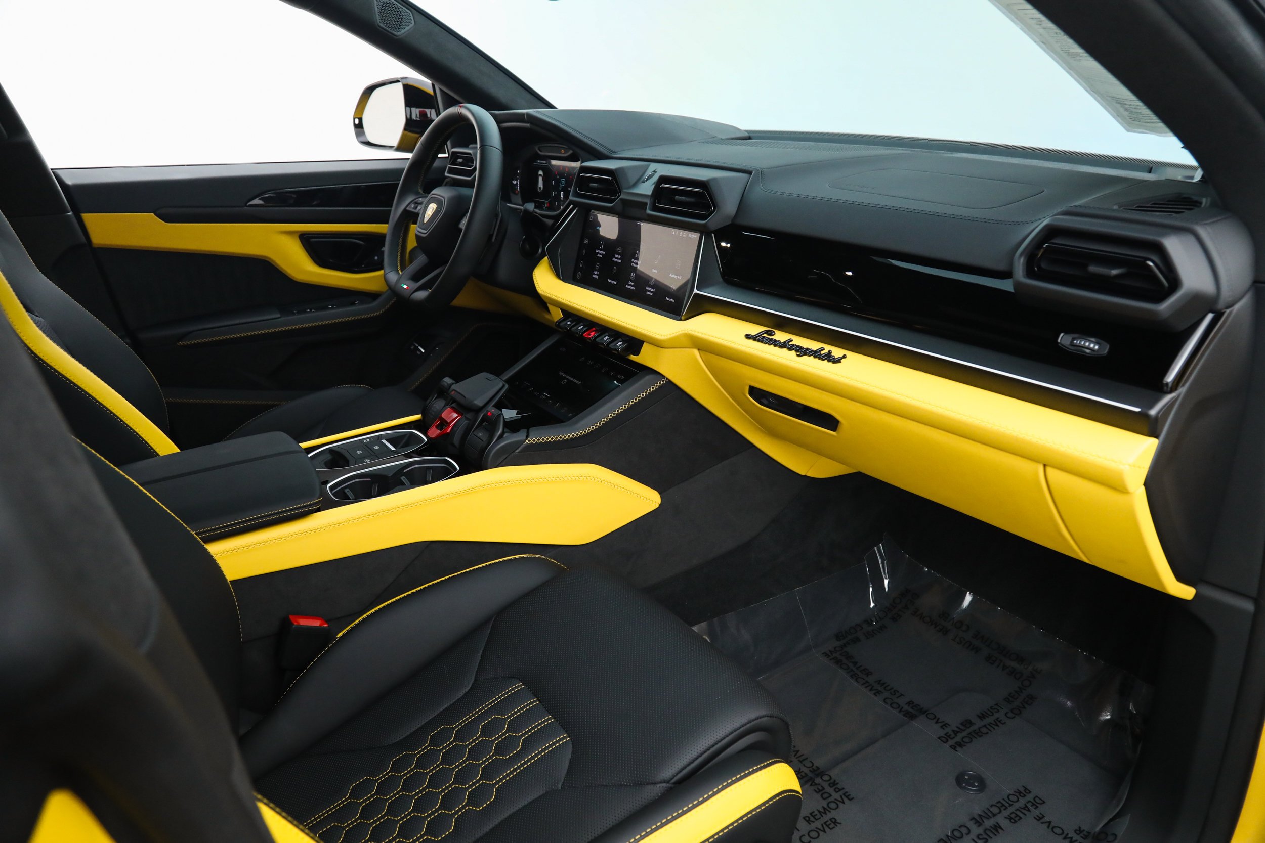 Used 2025 Yellow Lamborghini SE image 15