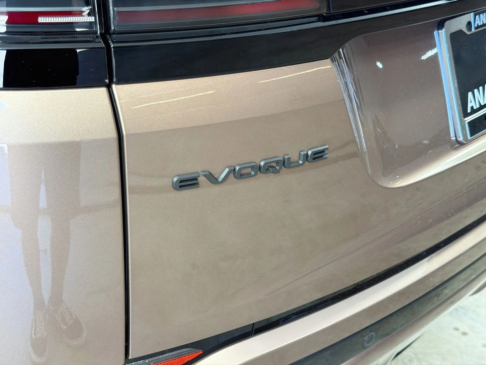 New 2026 Corinthian Bron Land Rover Hoxton Edition image 30