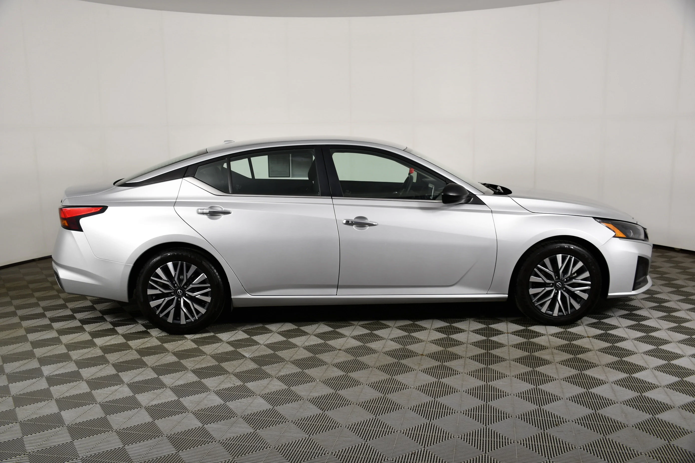 Used 2024 Brilliant Silver Metallic Nissan 2.5 SV image 5