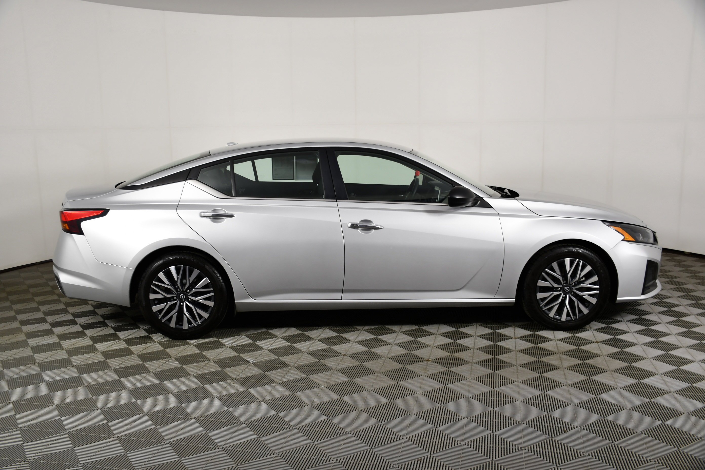 Used 2024 Brilliant Silver Metallic Nissan 2.5 SV image 5