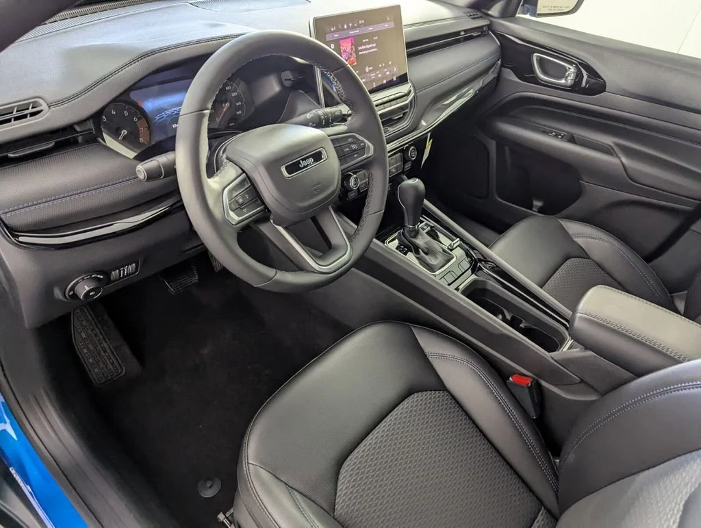 New 2026 Hydro Blue Pearlcoat Jeep Latitude Altitude image 11