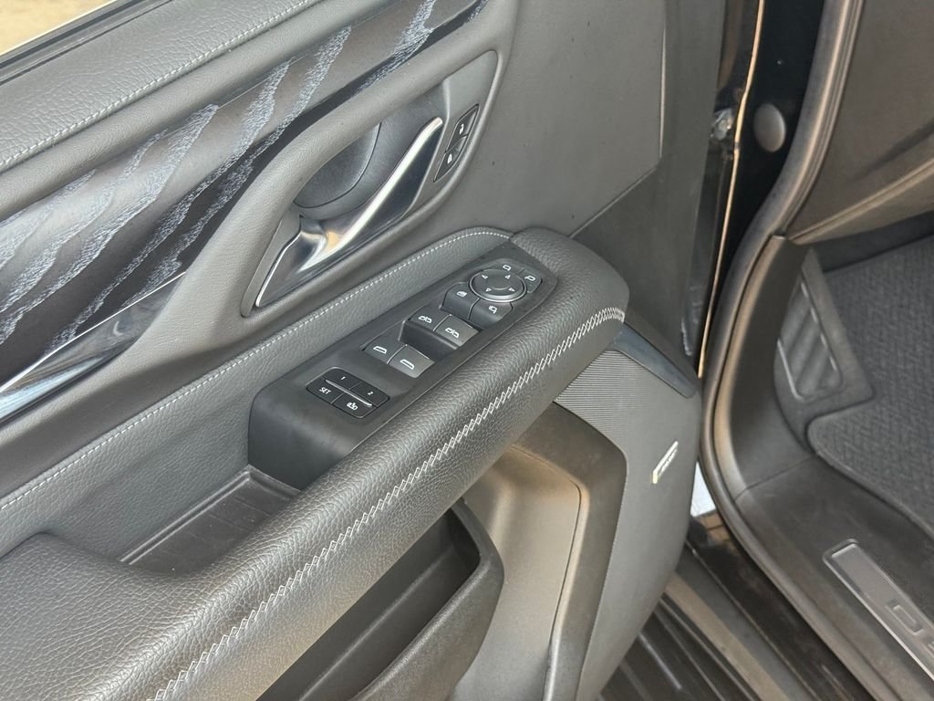 Used 2022 Black GMC Denali image 9