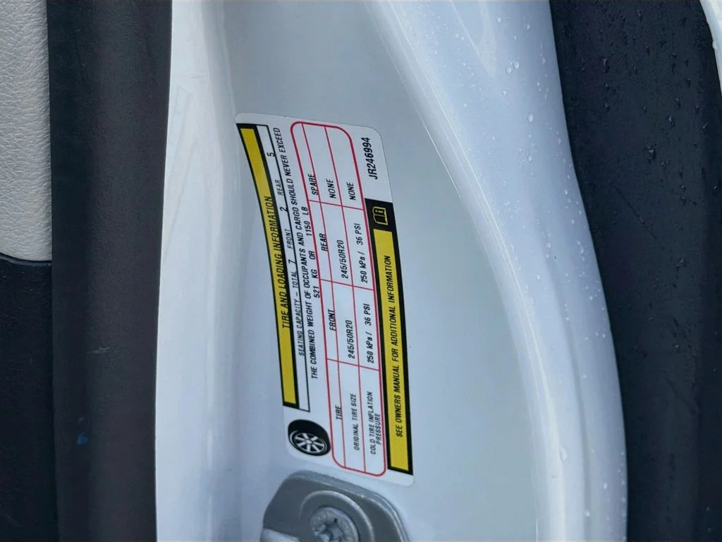 Used 2018 White Chrysler Limited image 34
