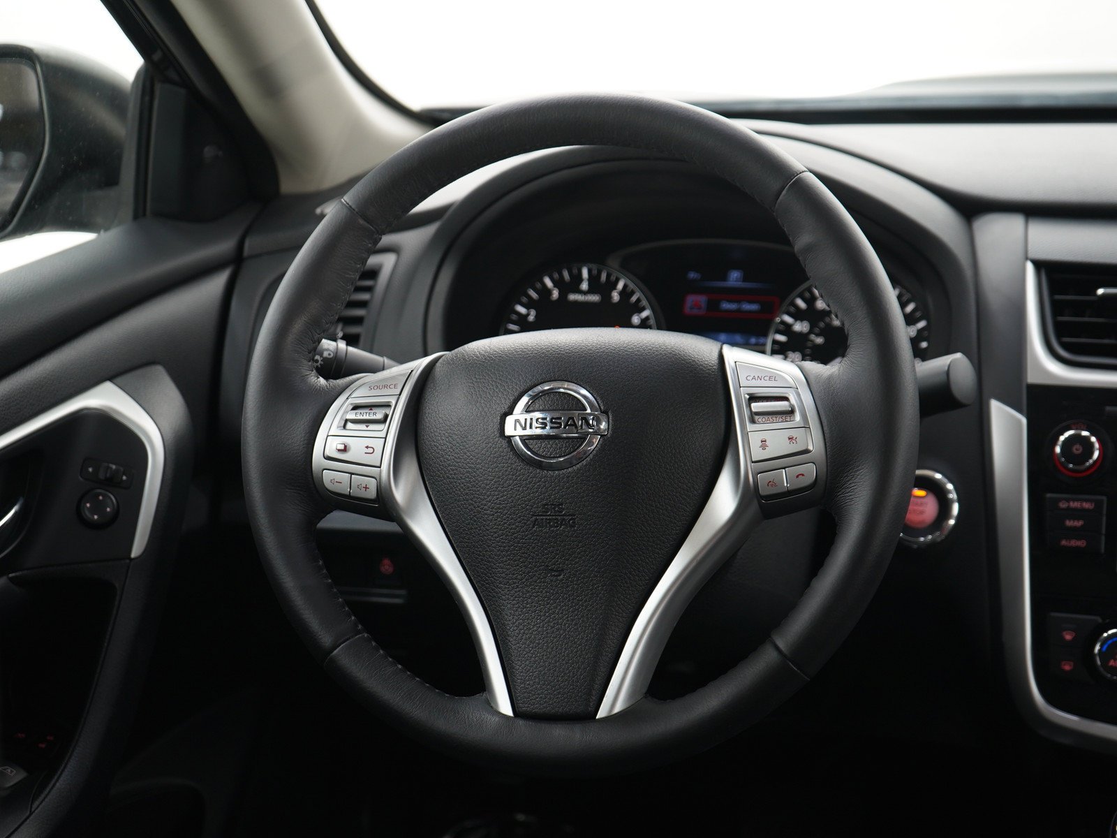 Used 2018 Super Black Clearcoat Nissan 2.5 SL Sedan image 14
