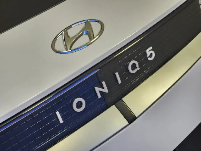 Used 2024 White Hyundai SEL image 9