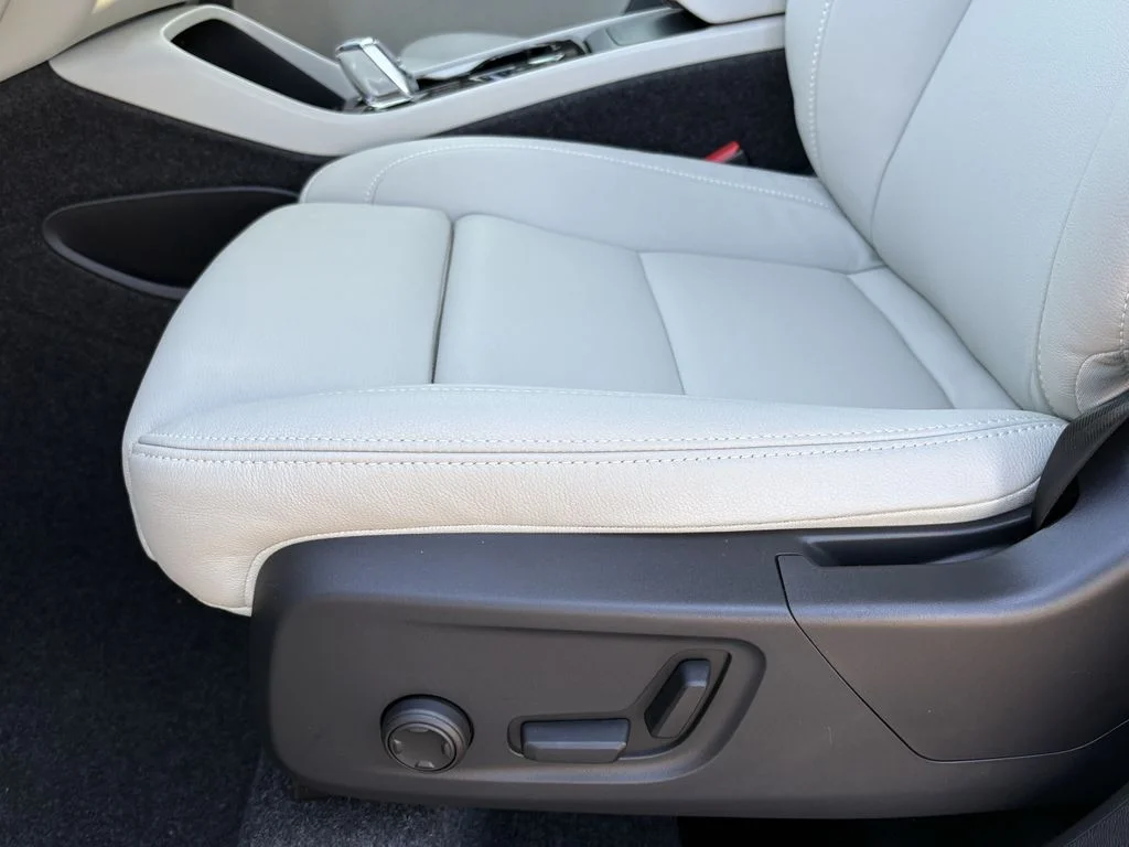 New 2026 Crystal White Volvo Plus image 13