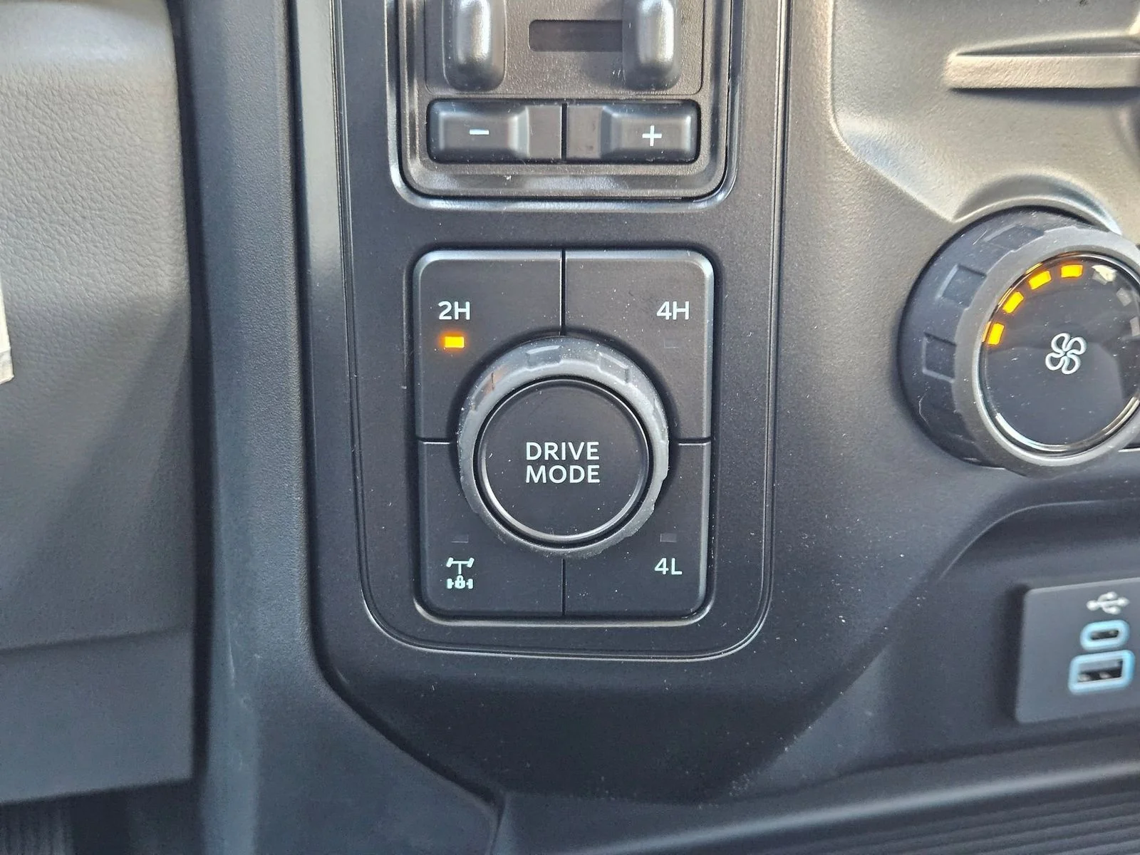 New 2026 Oxford White Ford F-250® XL image 16