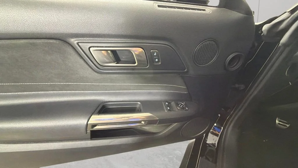 Used 2017 Black Ford Shelby GT350 image 25