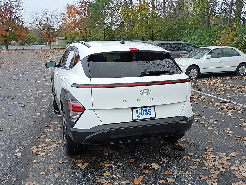 Used 2025 Atlas White Hyundai SEL image 5
