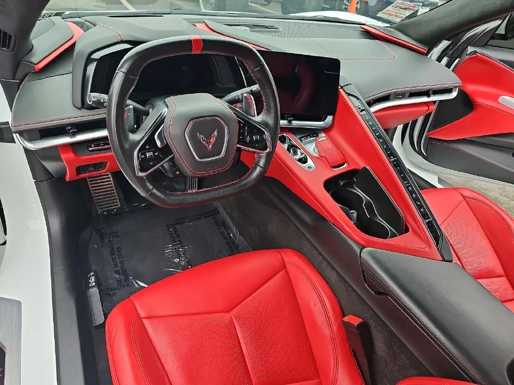 Used 2022 White Chevrolet Stingray image 15