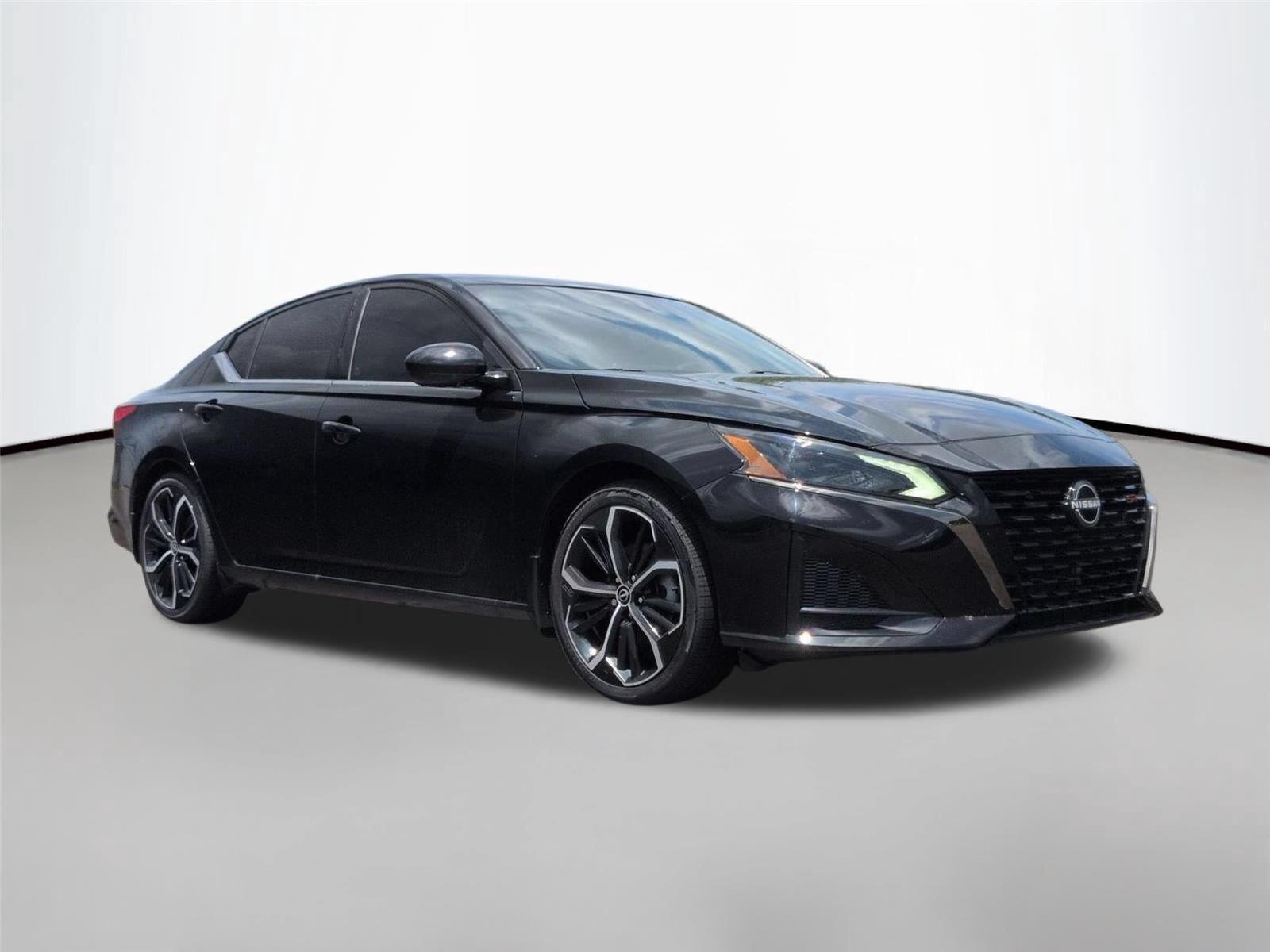 Used 2023 Super Black Nissan 2.5 SR image 7