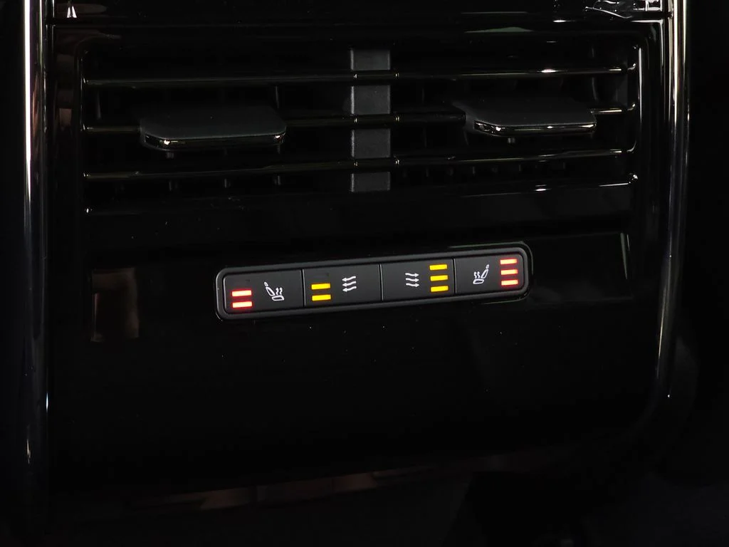 New 2026 Santorini Black Land Rover SE image 33