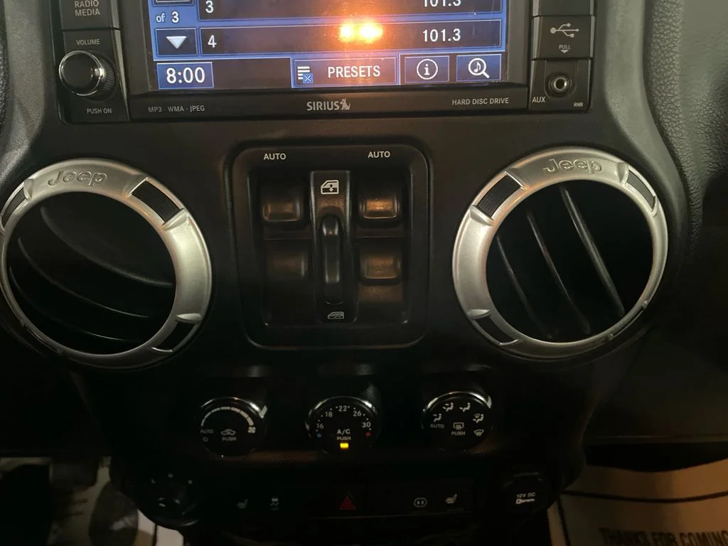 Used 2012  Jeep Rubicon image 20