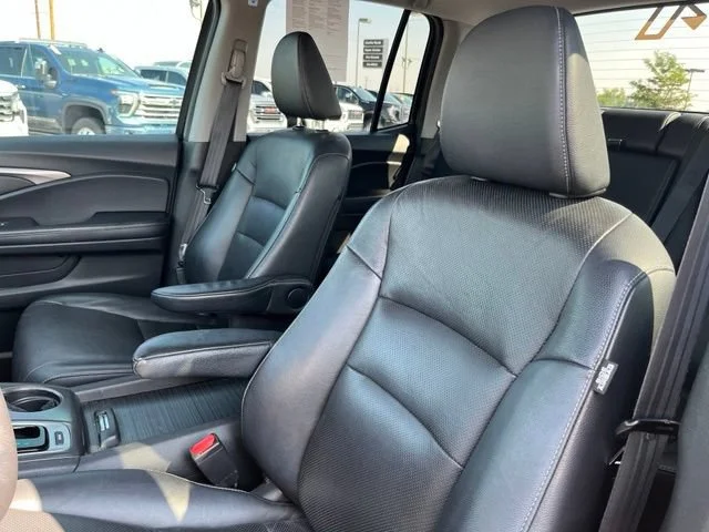 Used 2017 Black Honda RTL-T image 13