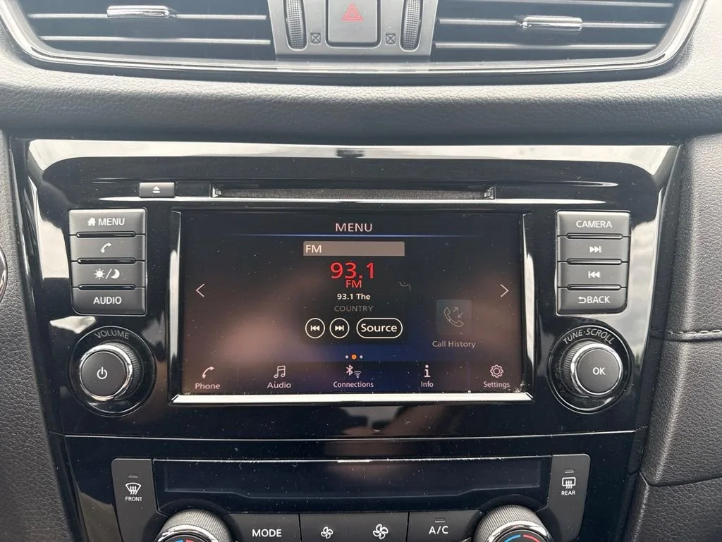 Used 2018  Nissan SV image 18