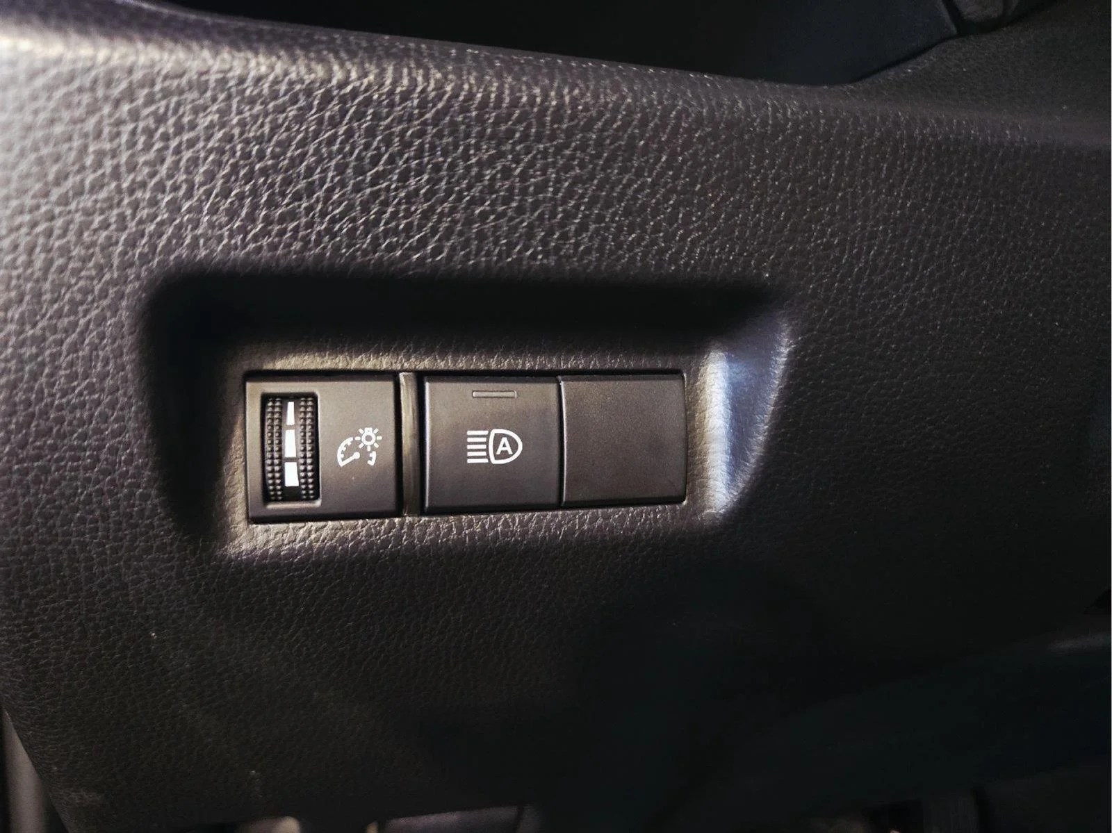 Used 2022 Midnight Black Metallic Toyota Hybrid XLE image 13