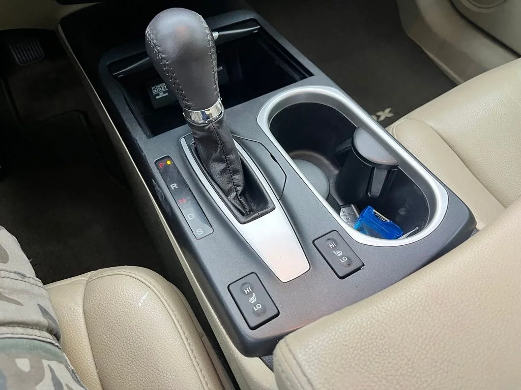 Used 2018  Acura Base image 30