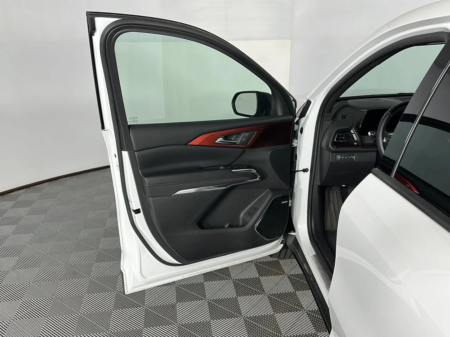 Used 2024 Summit White Chevrolet AWD Z71 image 20