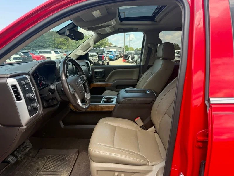 Used 2018 Red GMC SLT image 3