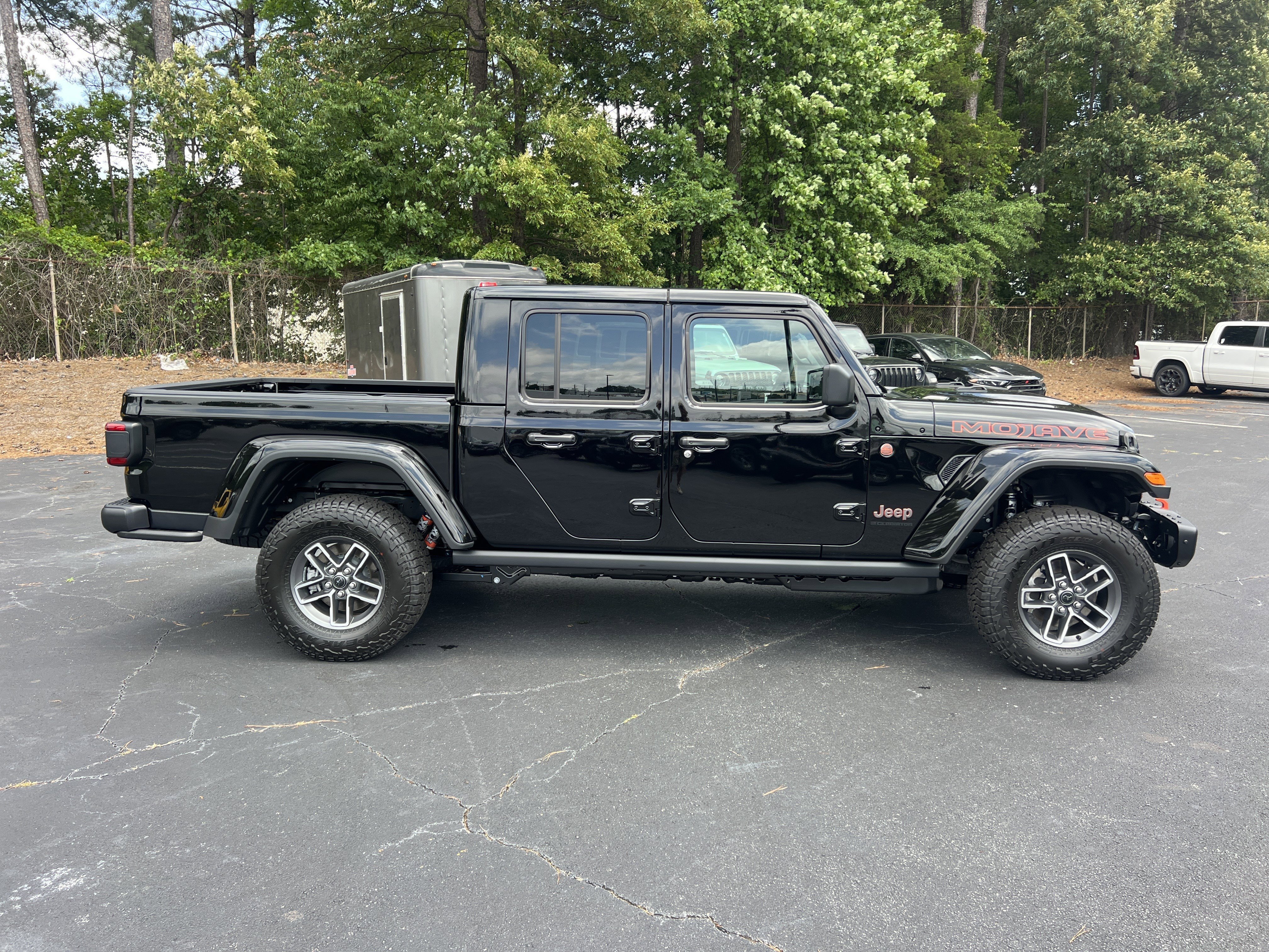 New 2026 Black Clear-Coat Exterior Paint Jeep Mojave X image 9