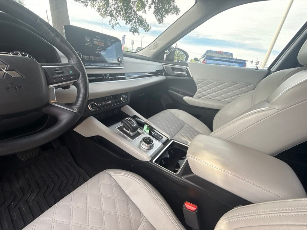 Used 2024 Gray Mitsubishi SEL Platinum Edition image 18