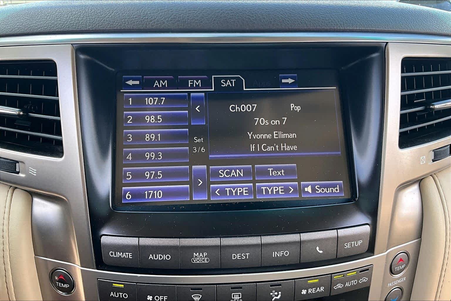 Used 2014 Starfire Pearl Lexus  image 31