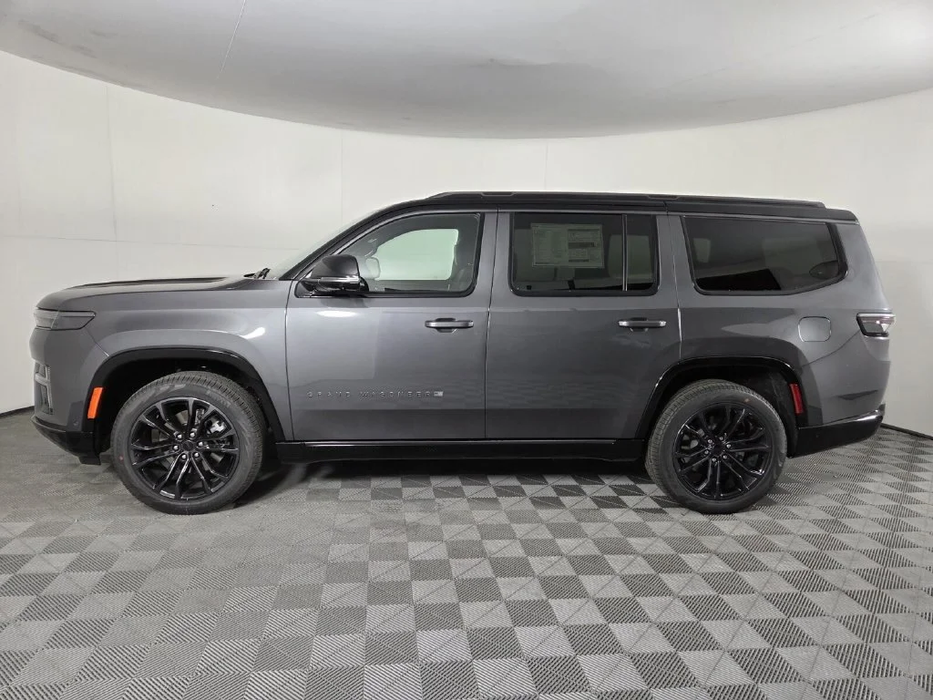 New 2026 Baltic-Gray Metallic Clear-Coat Exterior Paint Jeep Summit Obsidian image 8