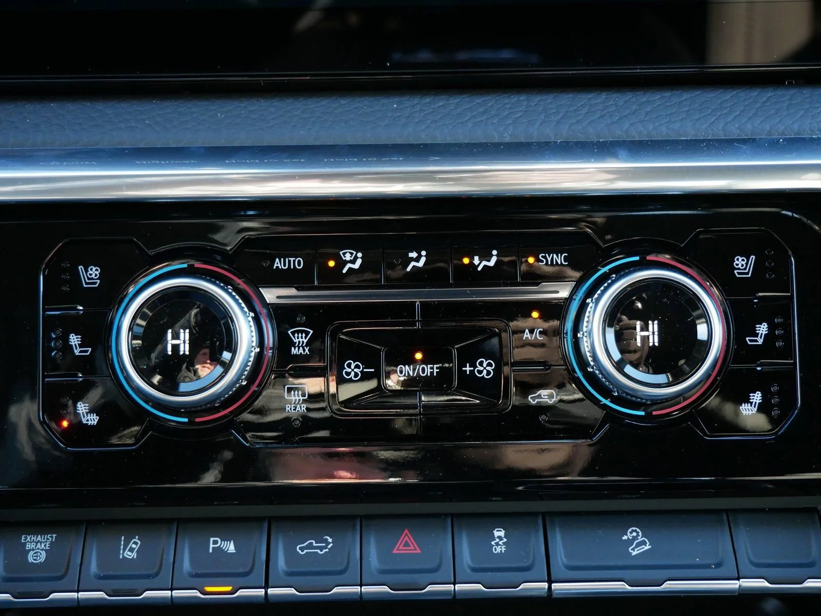 2026 GMC Sierra 3500HD Denali - Photo 11