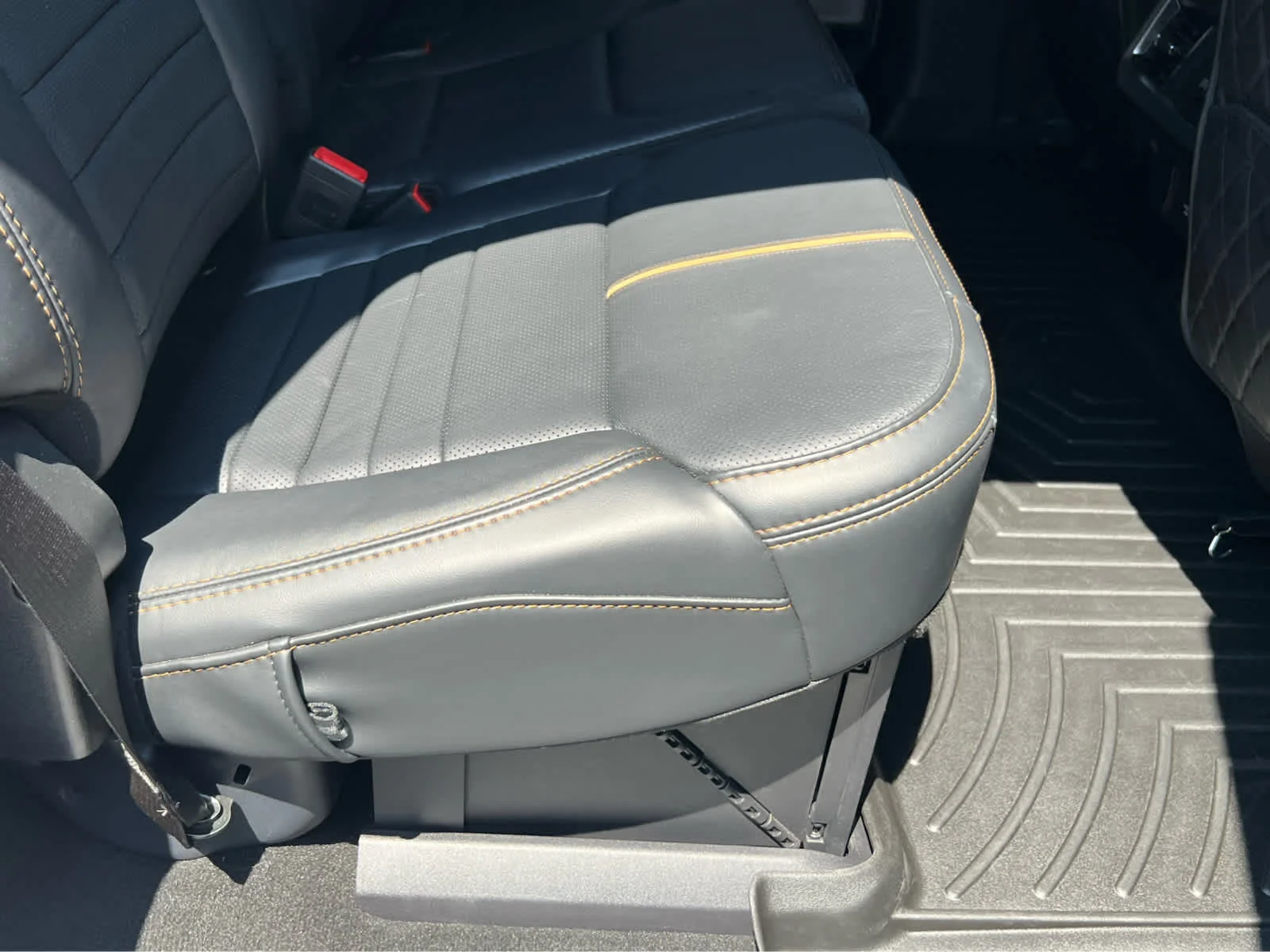 Used 2024 Star White Ford Platinum image 22