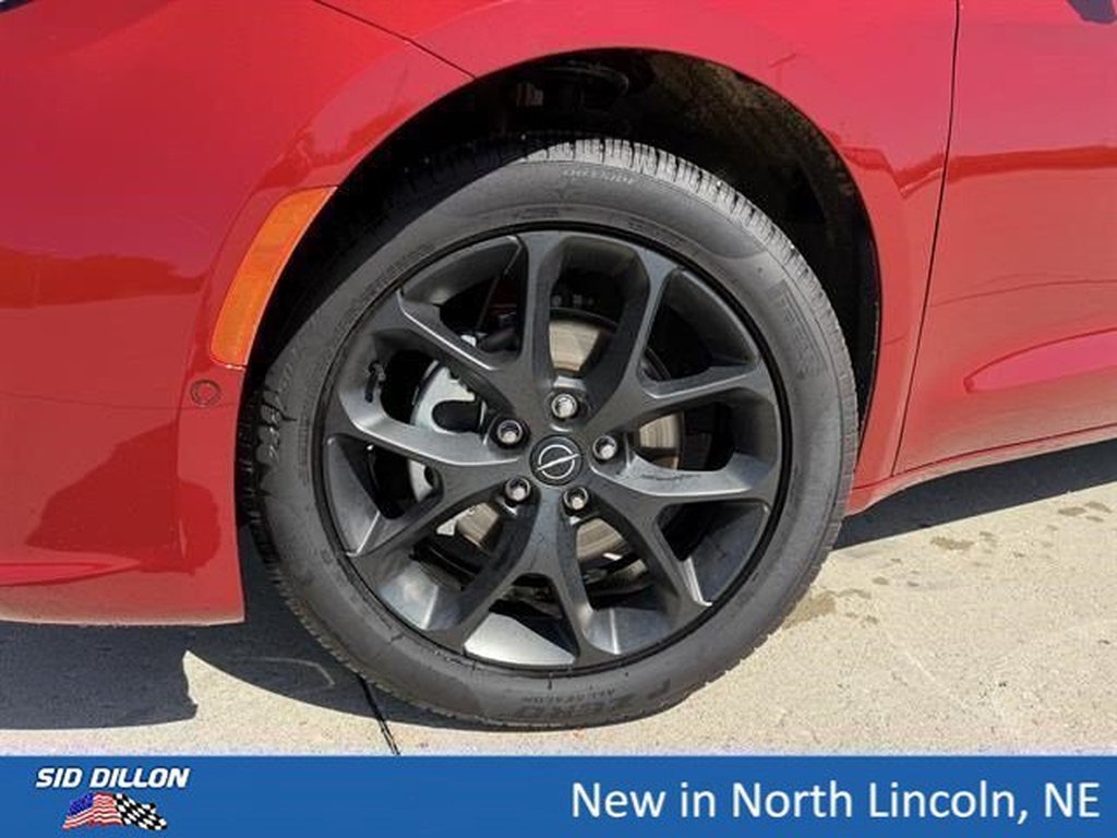 New 2026 Red Hot Pearl-Coat Exterior Paint Chrysler Select image 5