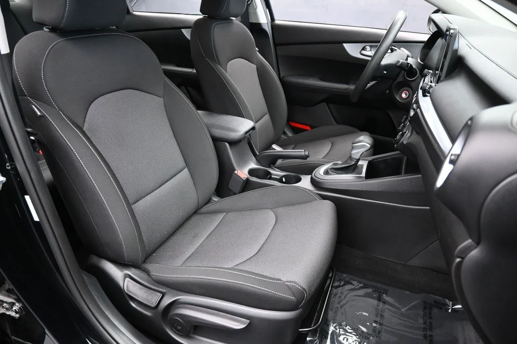 Used 2023 Aurora Black Pearl Kia LXS image 40