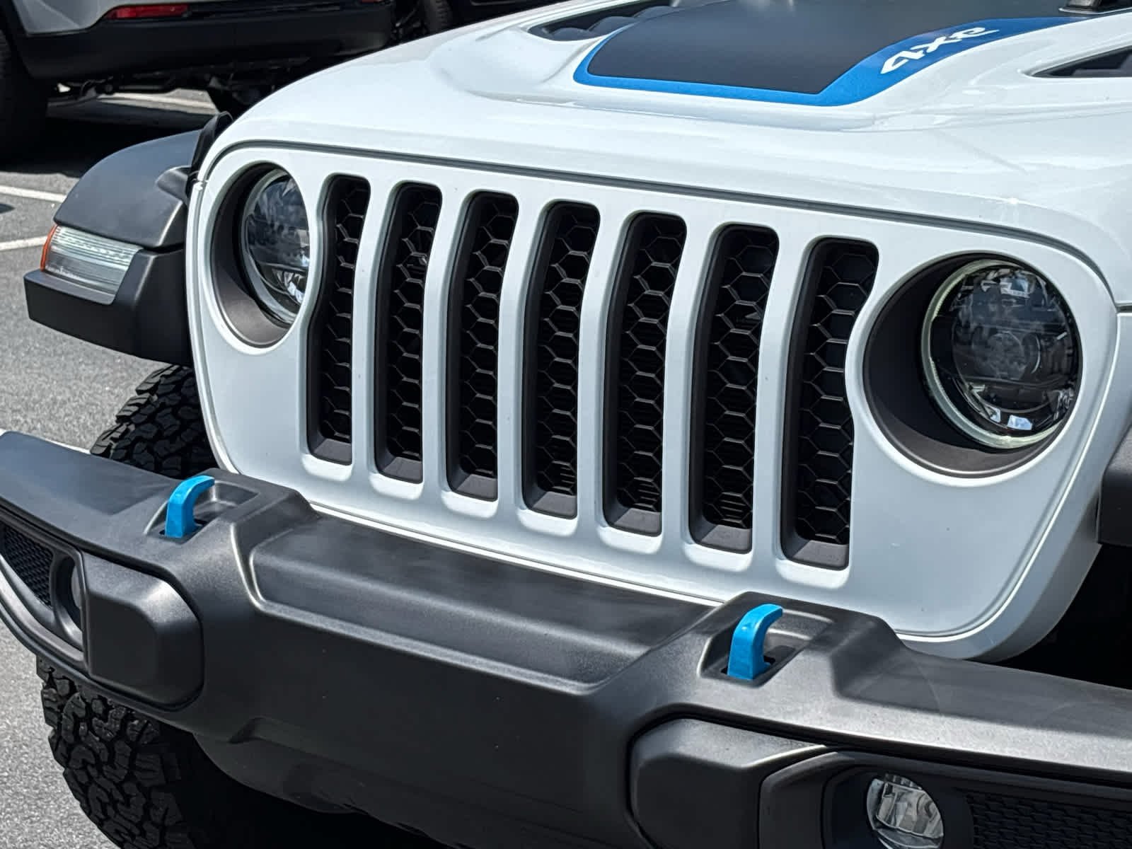 Used 2023 Bright White Clearcoat Jeep Rubicon image 10