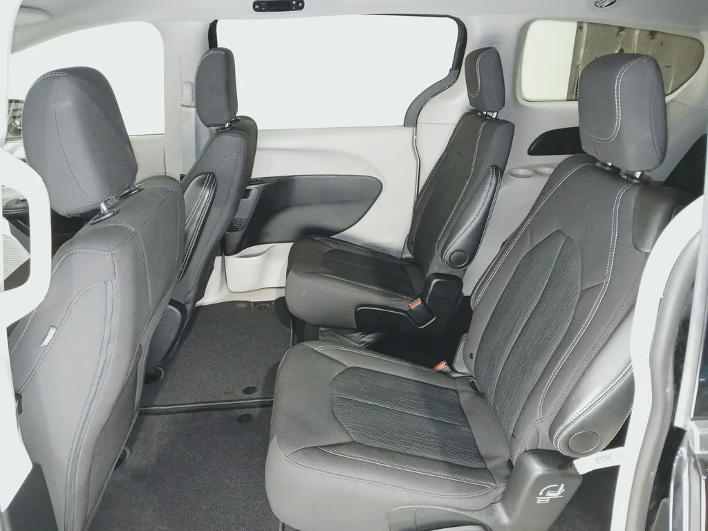 Used 2024 Black Chrysler LX image 12