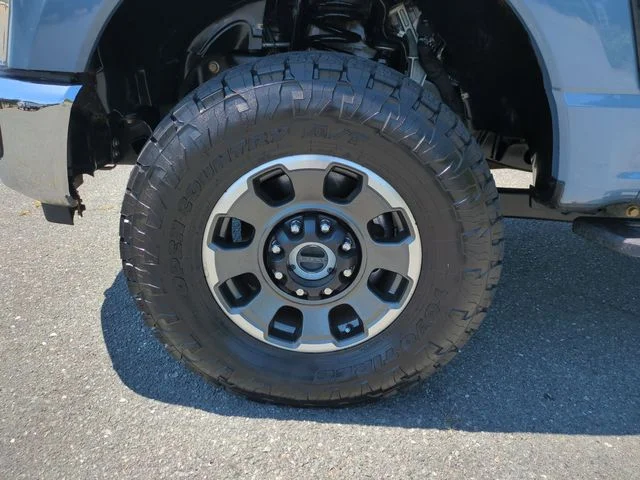 Used 2023 Gray Ford Lariat image 10