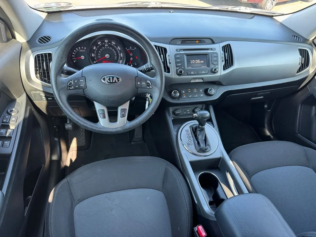 Used 2016 Silver Kia LX image 11
