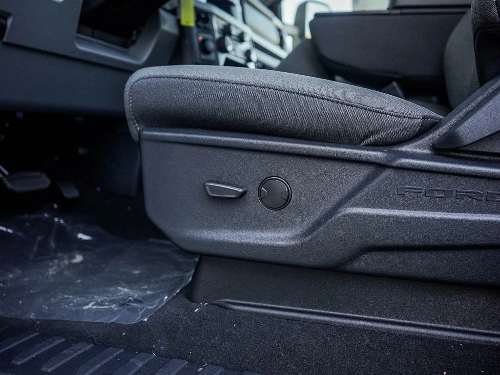 New 2027 Oxford White Ford F-350® XLT image 15