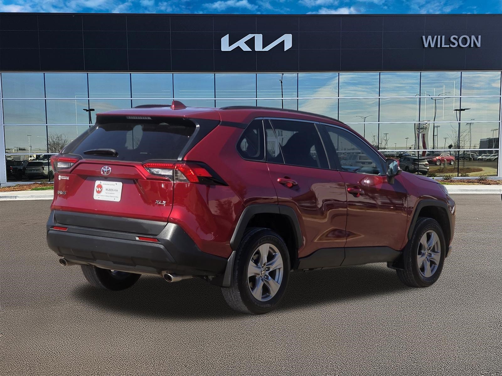 Used 2025 Ruby Flare Pearl Toyota XLE image 4