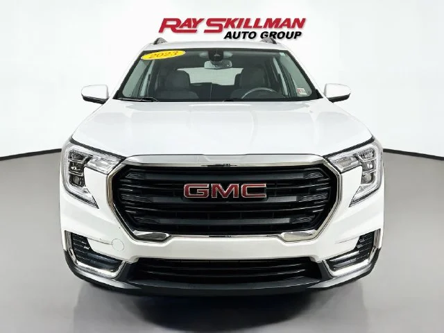 Used 2023 White GMC SLE image 2