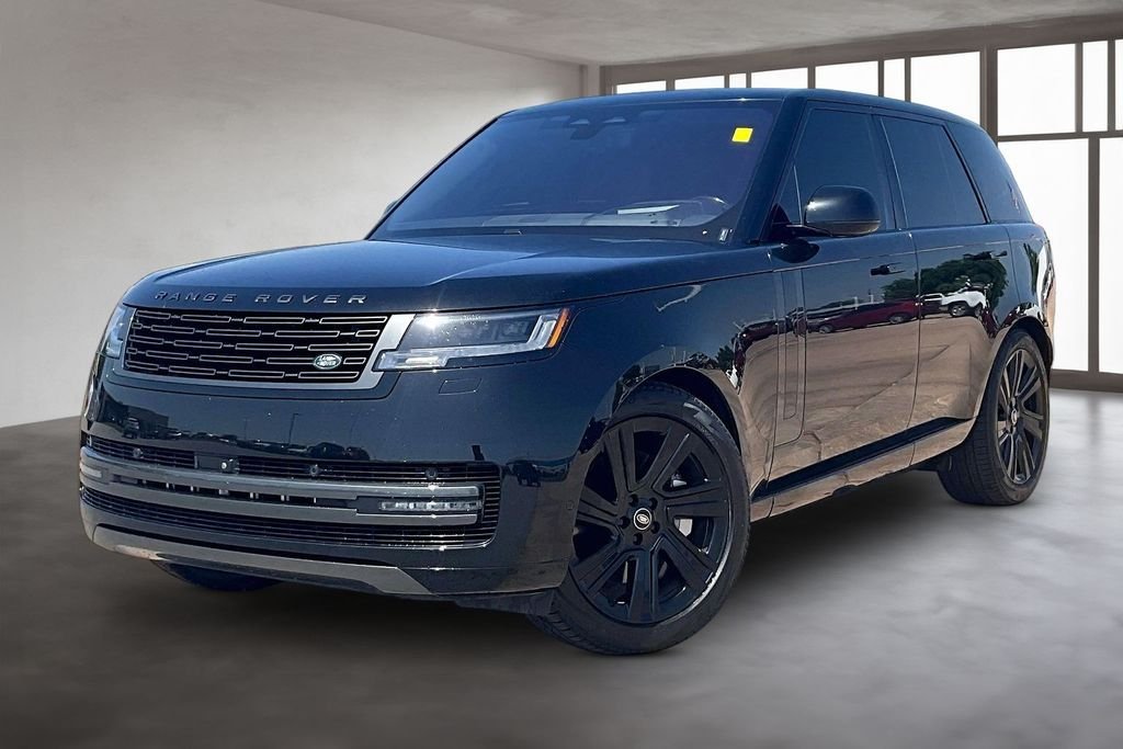 Used 2023 Black Land Rover SE image 1