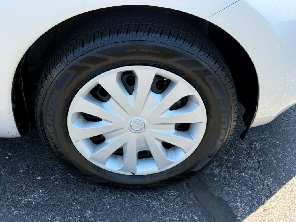 Used 2015 Silver Nissan SV image 8