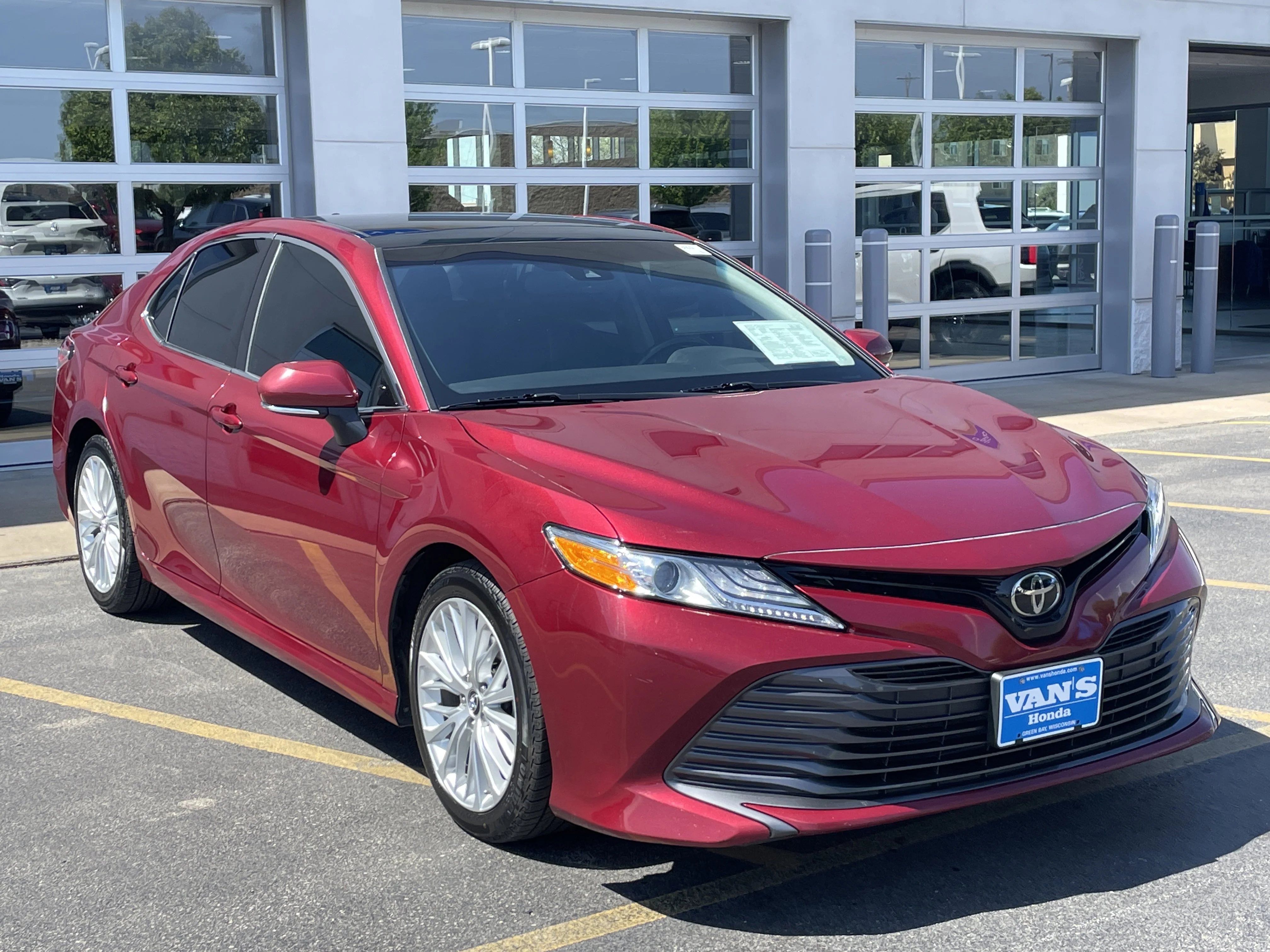 2019 Toyota Camry 2.5 Auto XLE's photo